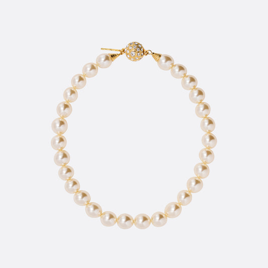 Pearl necklace finished with a crystal-embellished clasp in gold-tone metal.

Featured in the Fall Winter 2026 Lookbook.
