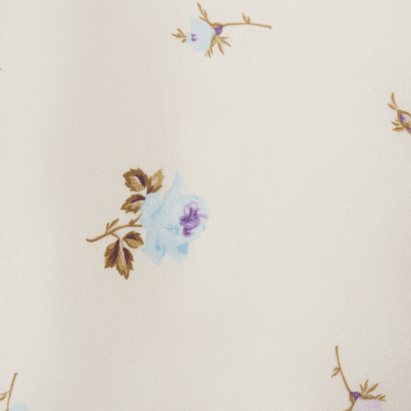 Floral-print white silk taffeta pencil skirt with a back split.

Look 4 – Fall Winter 2026 Lookbook.