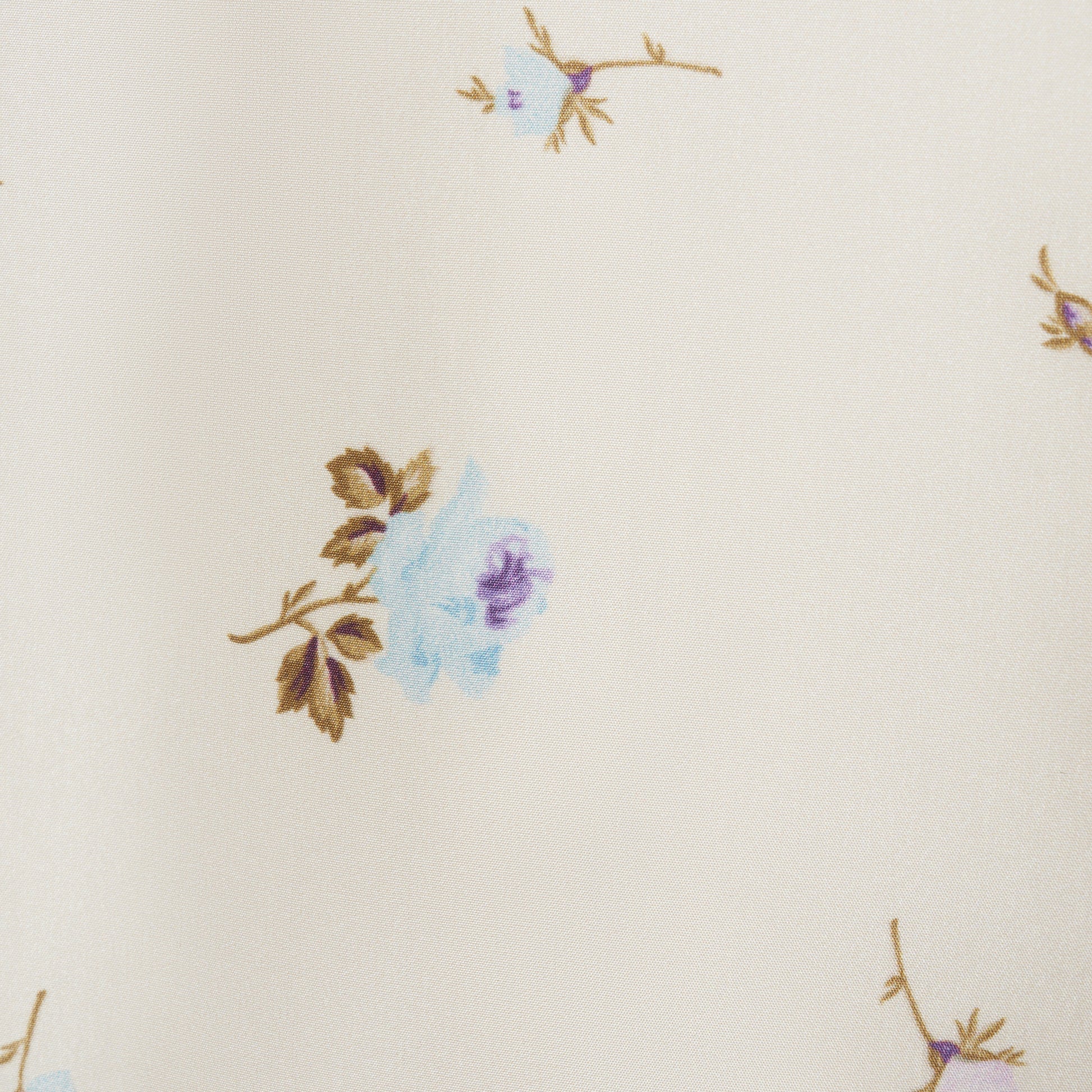 Floral-print white silk taffeta pencil skirt with a back split.

Look 4 – Fall Winter 2026 Lookbook.