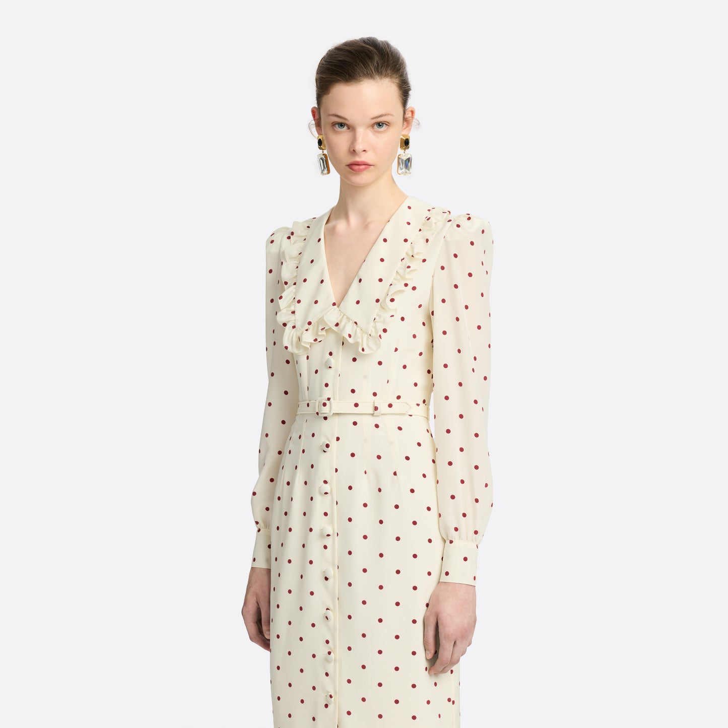 Cream and bordeaux polka-dot silk crêpe de chine midi dress with a deep V-neckline framed by a ruffle-trimmed collar, a front button closure, long sleeves and a slim belt.