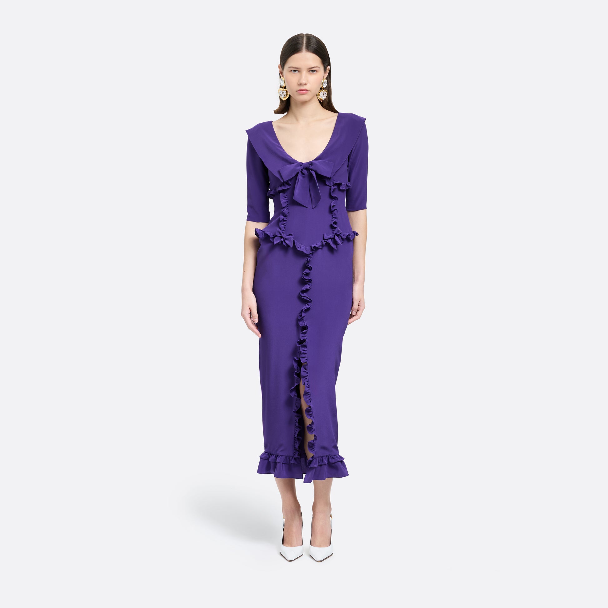 Purple silk crêpe de chine dress with a wide collar, ruffle details, bows and a centre split.

Look 7 – Fall Winter 2026 Lookbook.