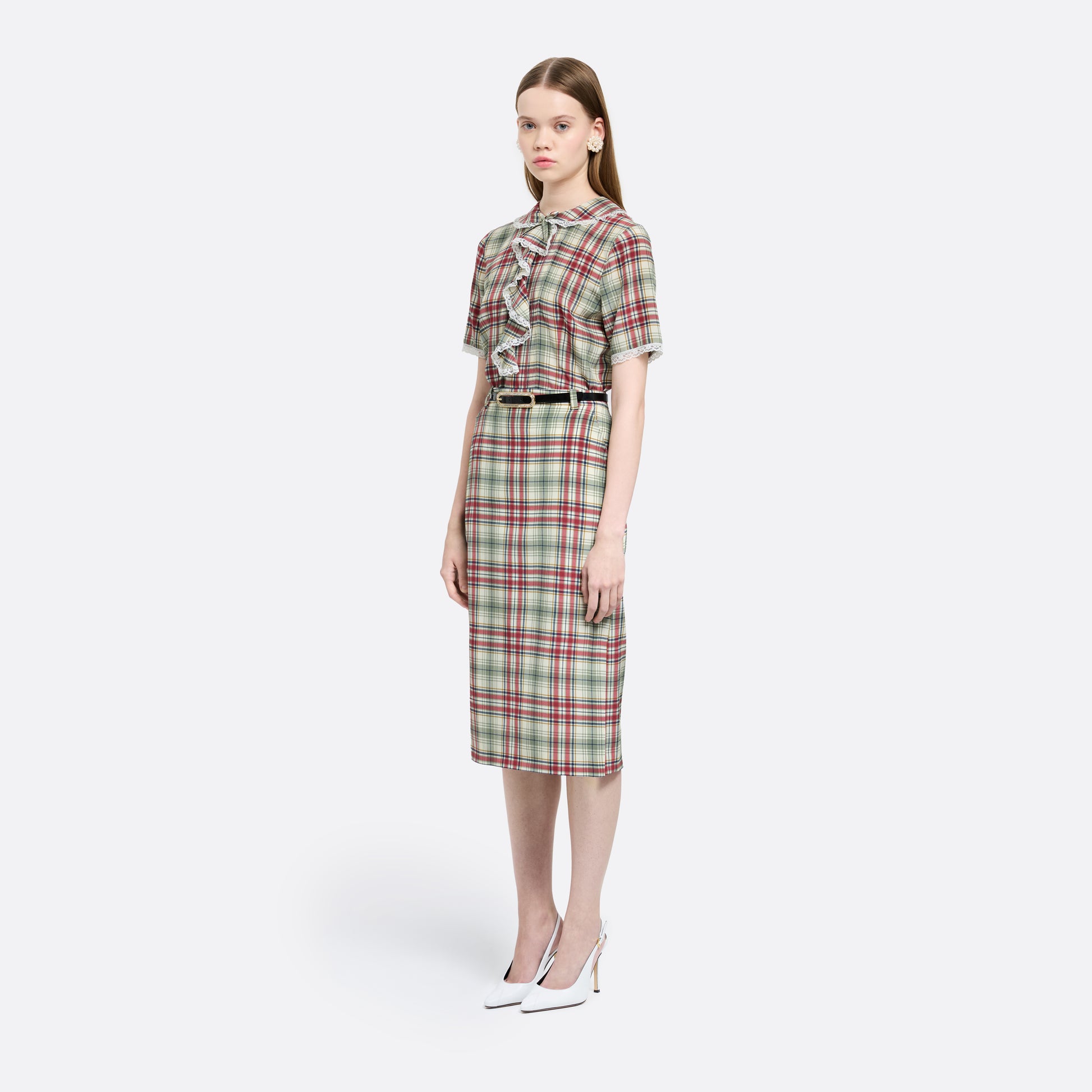 Red and green tartan-print  silk crêpe de chine blouse with small collar, jabot and short sleeves all trimmed in white lace. The blouse is fastened with a back button closure.

Look 32 – Fall Winter 2026 Lookbook.