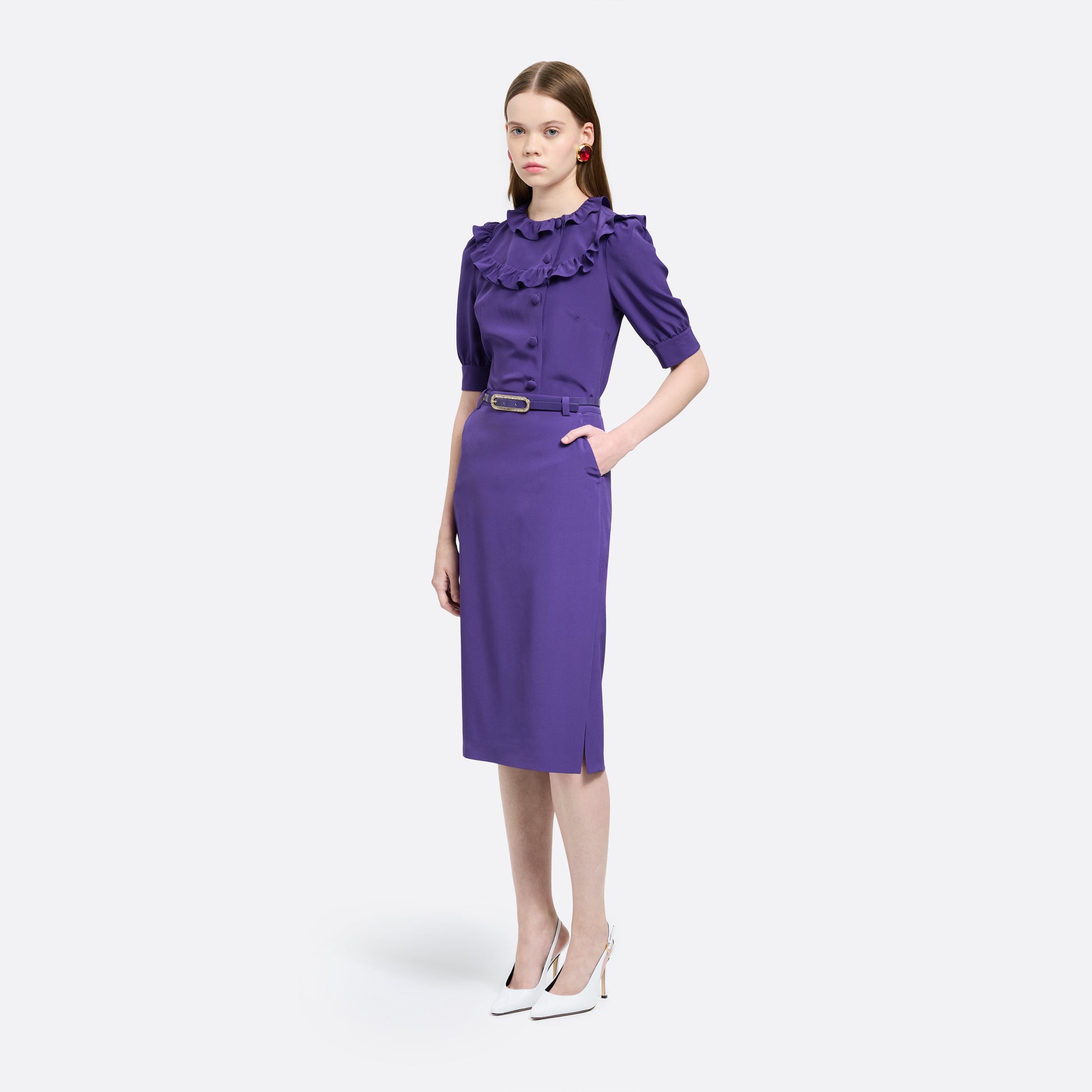 Purple silk crêpe de chine pencil skirt with pockets and a side split.

Look 7 – Fall Winter 2026 Lookbook.