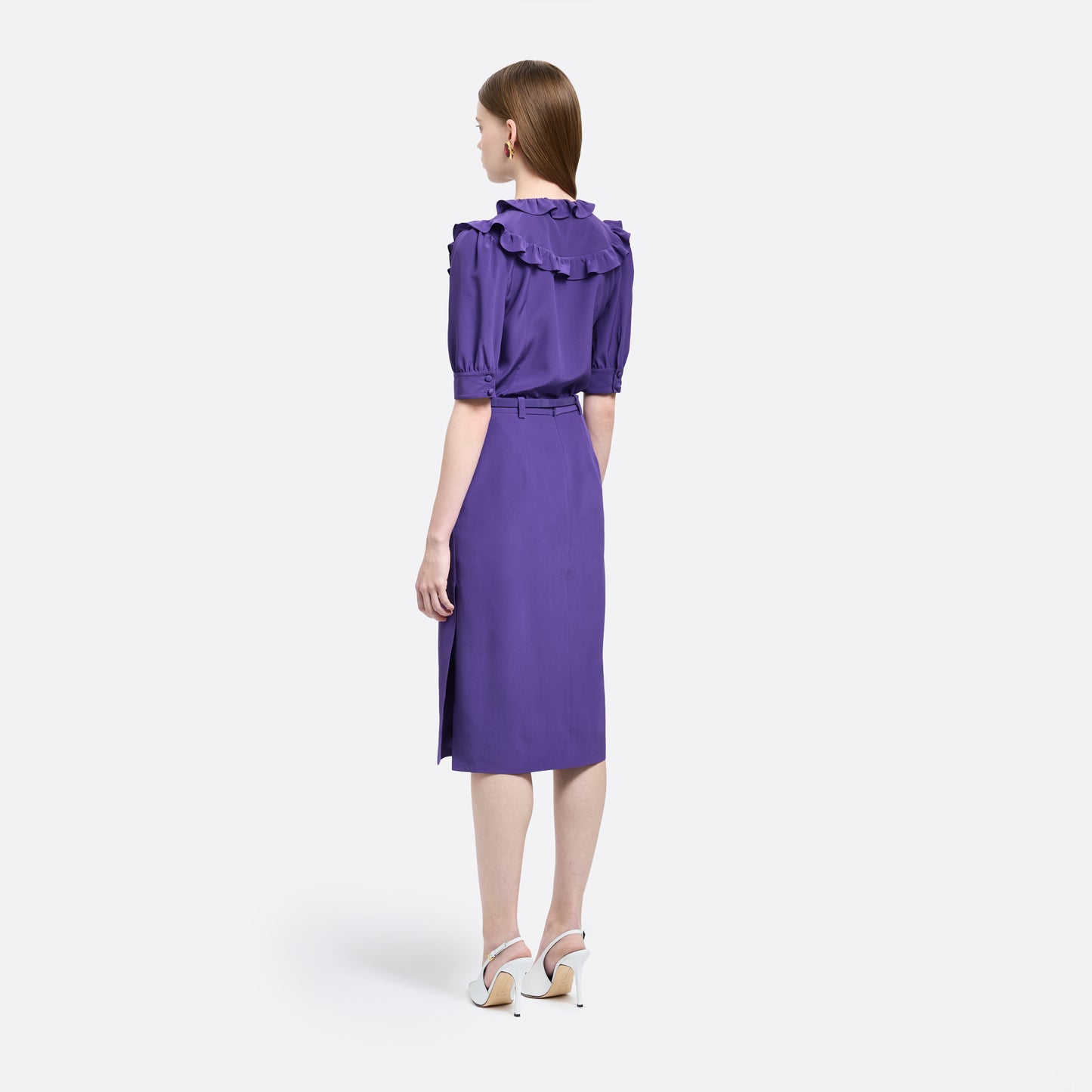Purple silk crêpe de chine pencil skirt with pockets and a side split.

Look 7 – Fall Winter 2026 Lookbook.