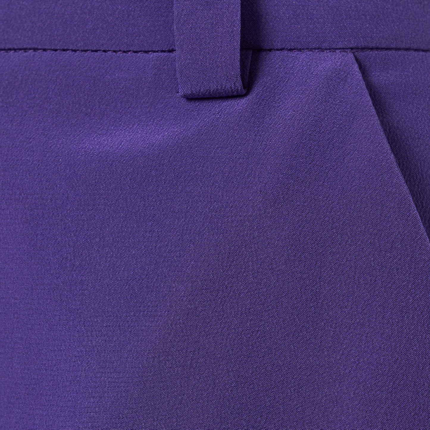 Purple silk crêpe de chine pencil skirt with pockets and a side split.

Look 7 – Fall Winter 2026 Lookbook.