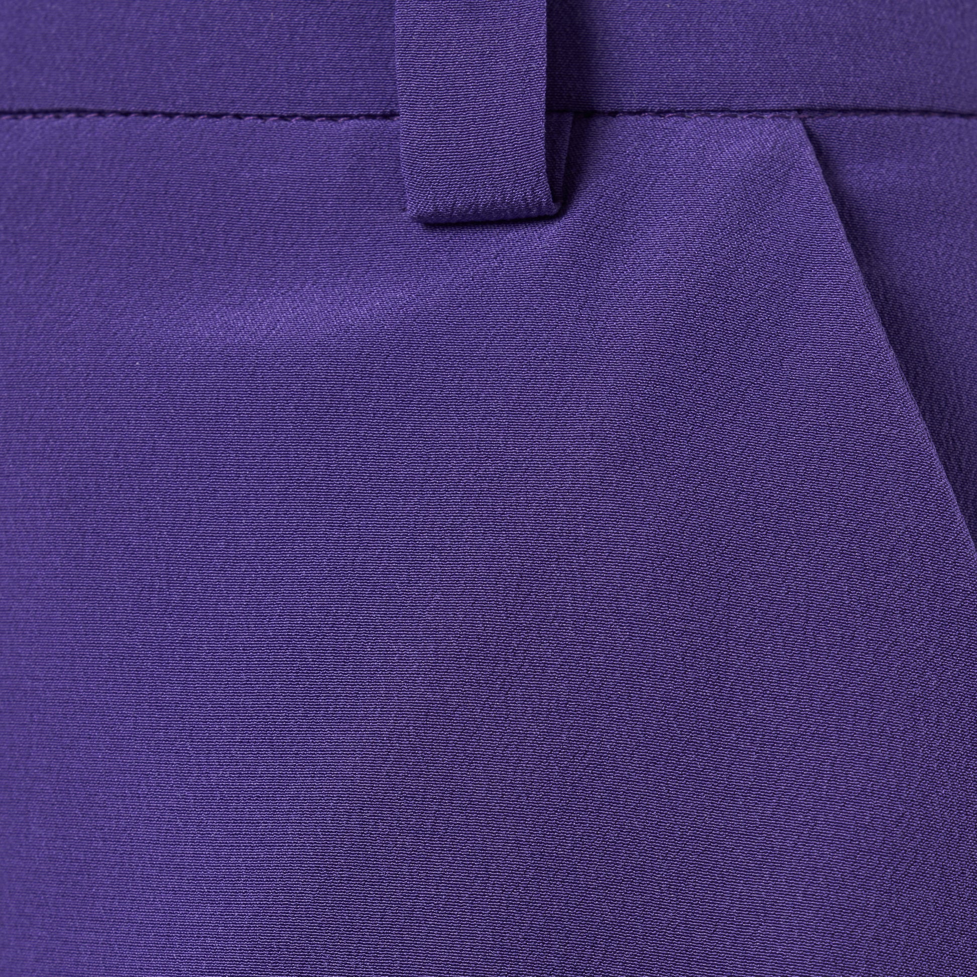 Purple silk crêpe de chine pencil skirt with pockets and a side split.

Look 7 – Fall Winter 2026 Lookbook.