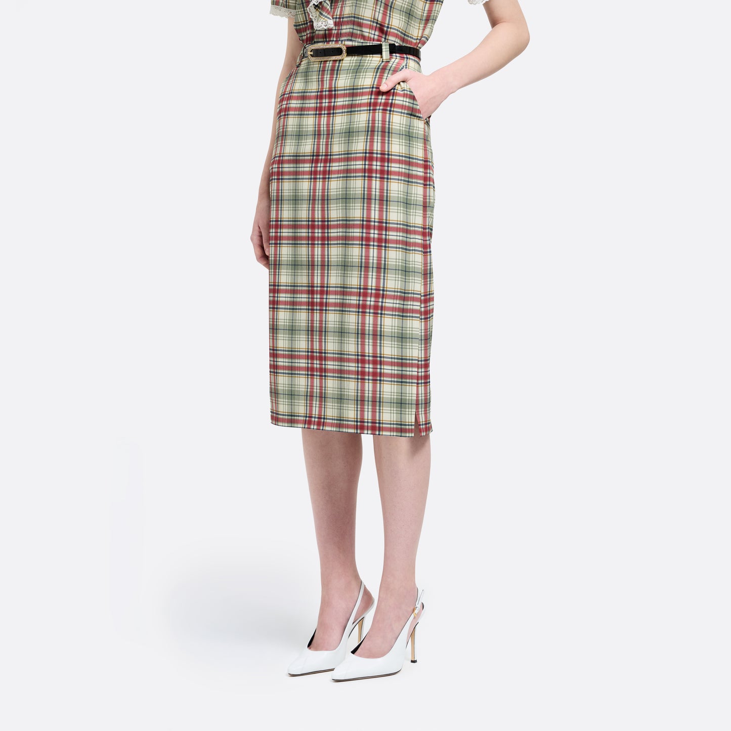 Red and green print tartan silk crêpe de chine pencil skirt with a back split.

Look 32 – Fall Winter 2026 Lookbook.