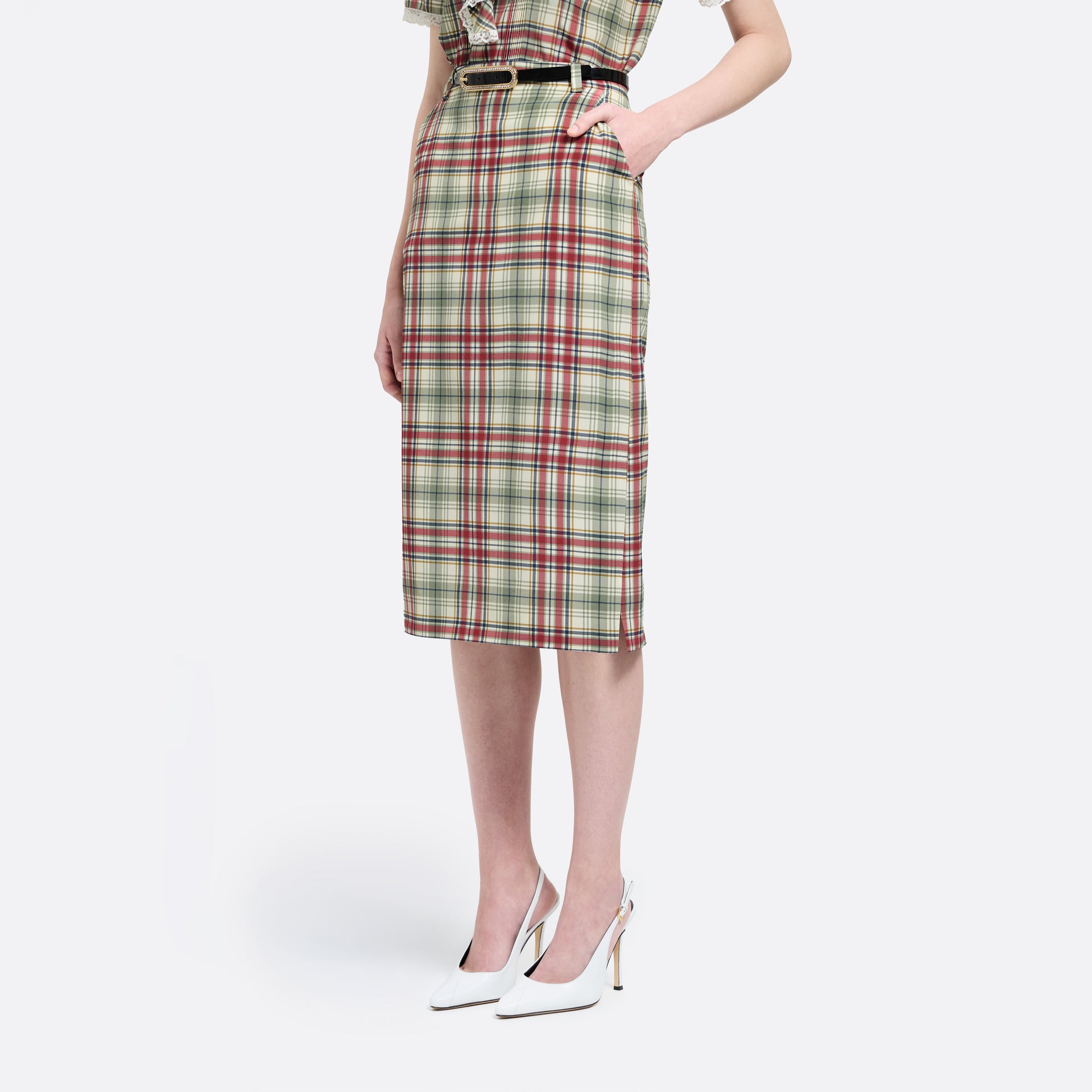 Red and green print tartan silk crêpe de chine pencil skirt with a back split.

Look 32 – Fall Winter 2026 Lookbook.