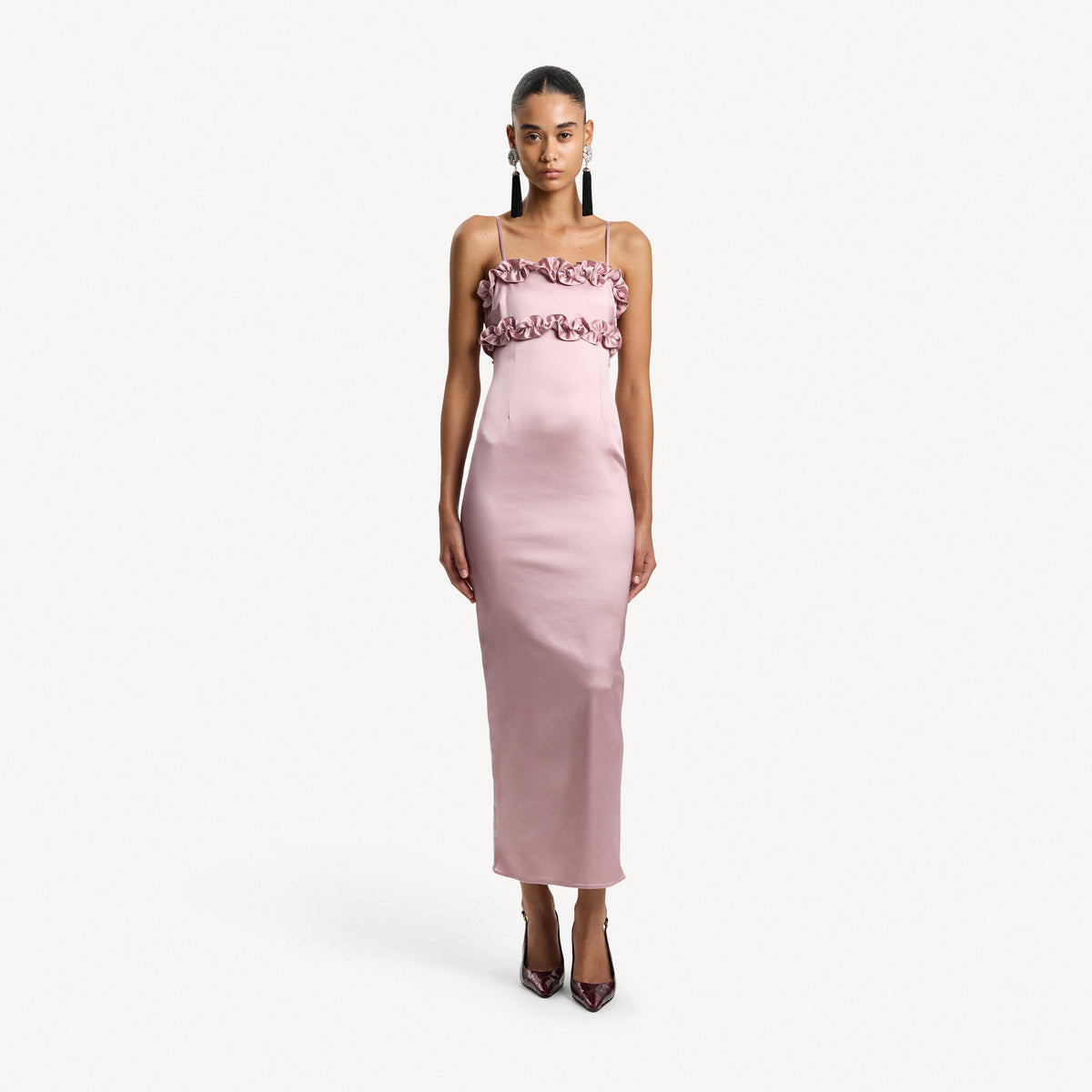 Mauve stretch duchesse evening dress featuring an open back with spaghetti straps and silver-tone back fastening. Finished with ruched trims and a bow detail.

Look 19 – Spring Summer 2027 Lookbook