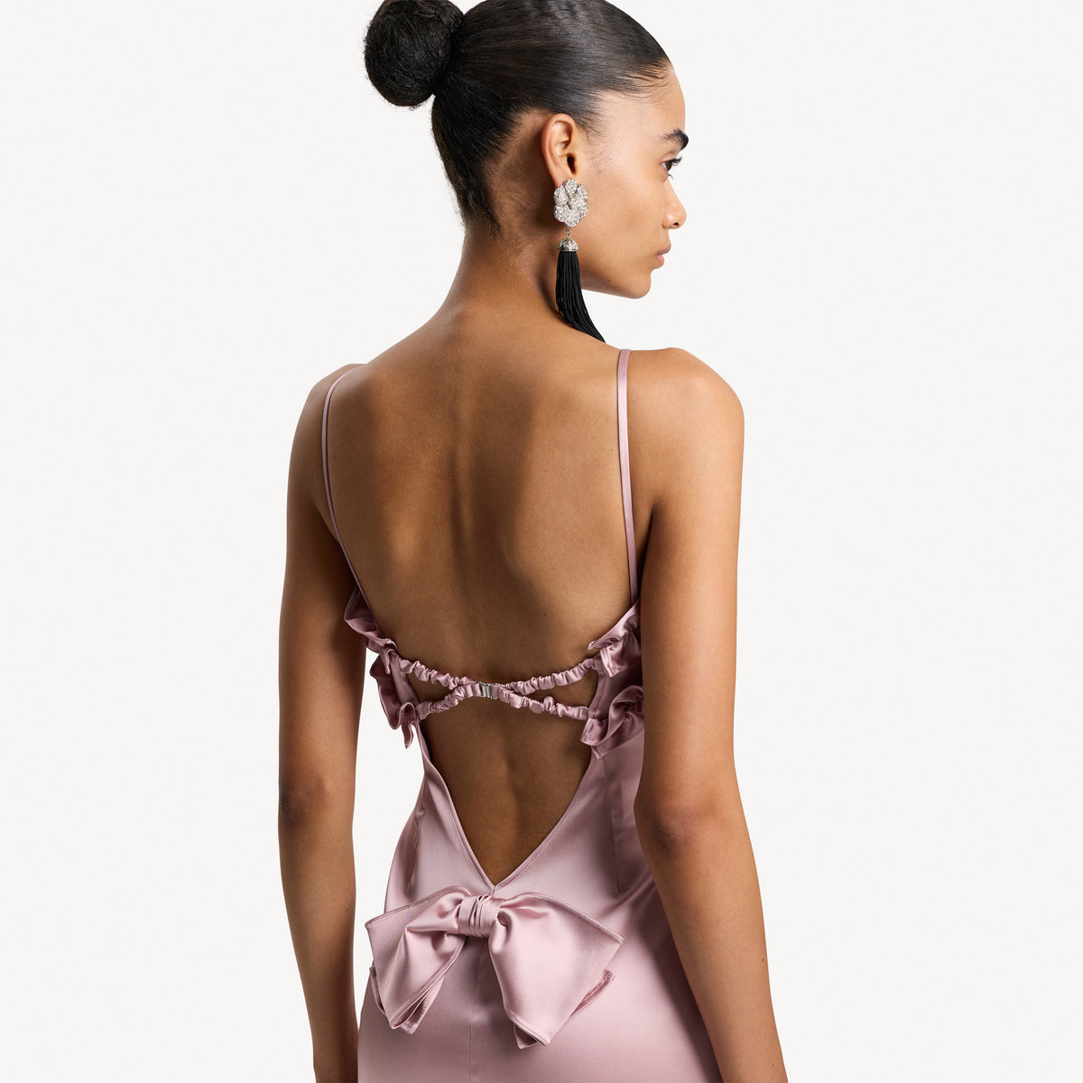 Mauve stretch duchesse evening dress featuring an open back with spaghetti straps and silver-tone back fastening. Finished with ruched trims and a bow detail.

Look 19 – Spring Summer 2027 Lookbook